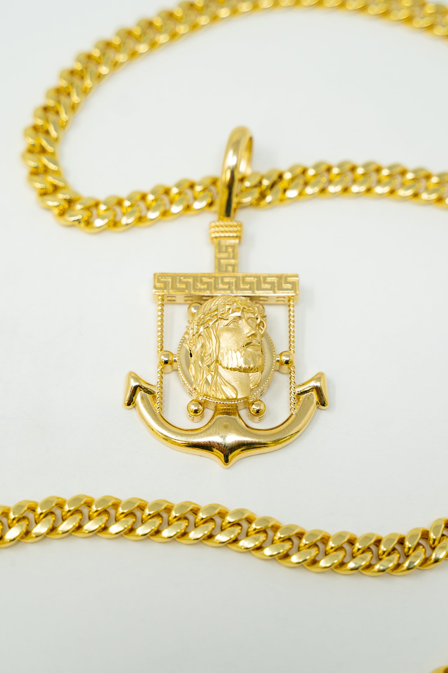 CHAIN AND MEDALLION SET - ANCLA DE CRISTO