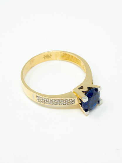 Lady's ring, solitaire blue stone