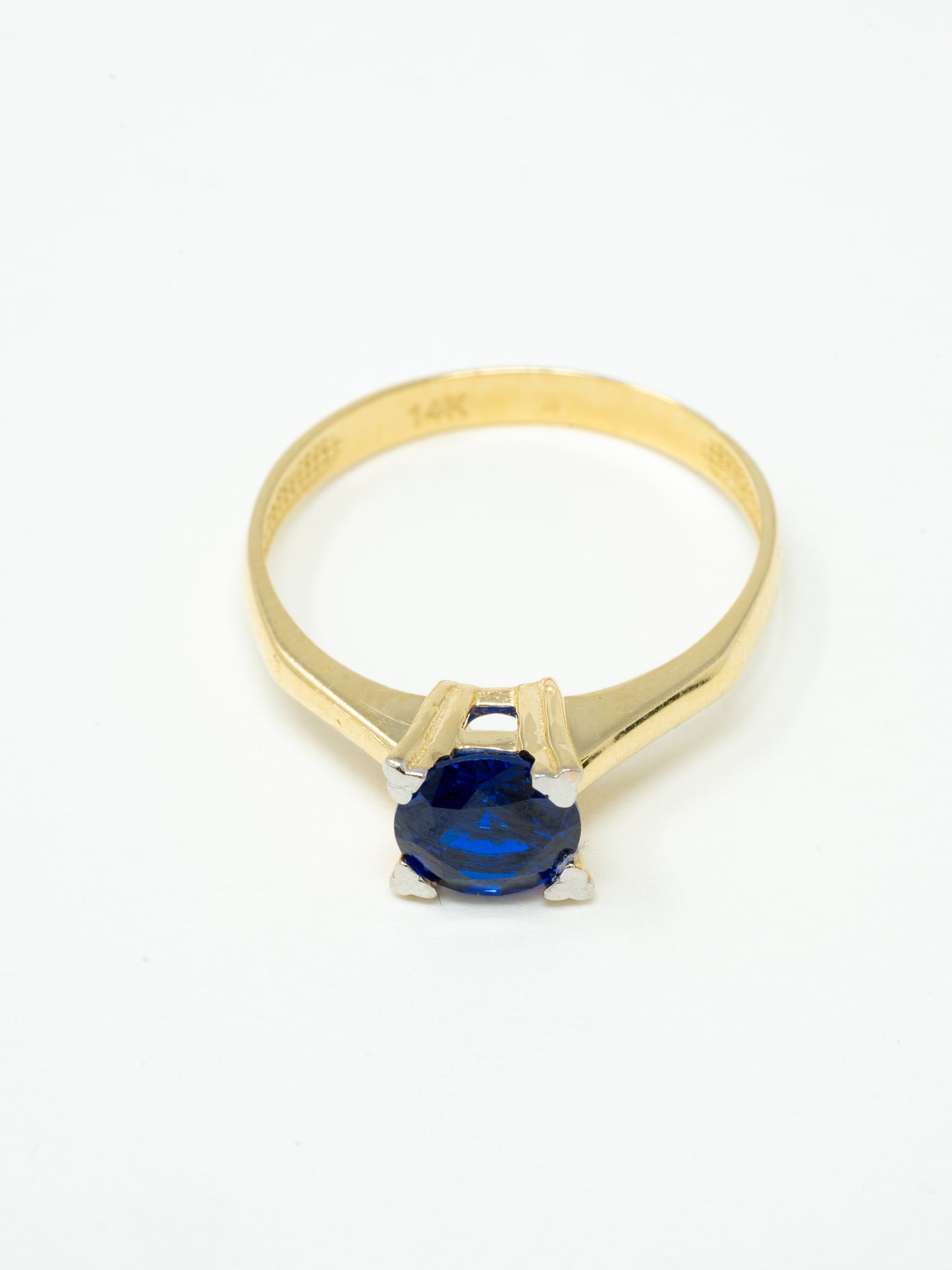 Lady's ring, solitaire blue stone