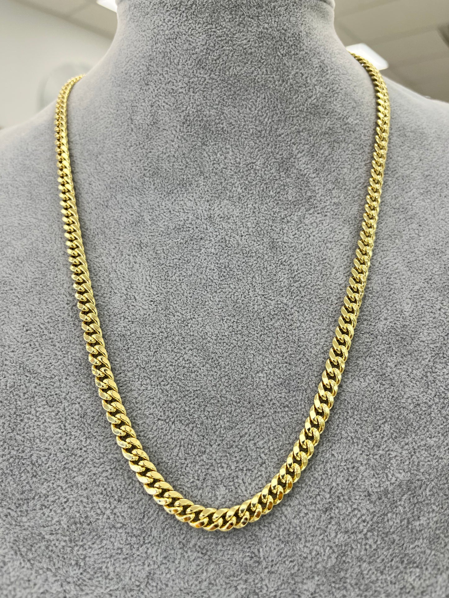 ✨CADENA CUBAN LINK HALLOW ORO 10K